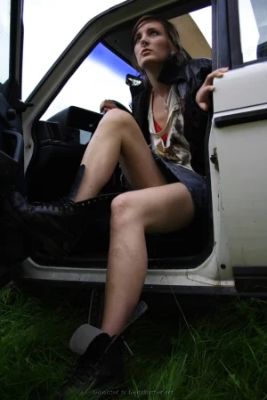 02-tiny-babe-near-car