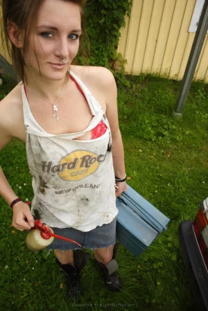 03-tiny-babe-near-car