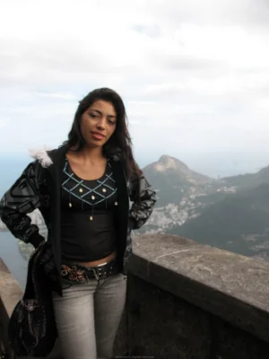 25-tiny-tits-girl-shows-her-pussy