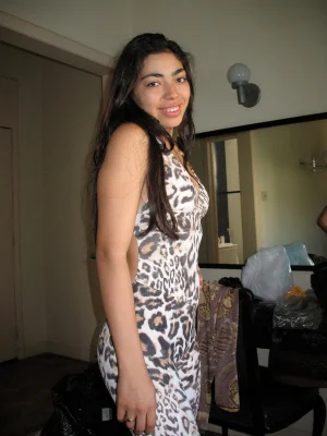 32-tiny-tits-girl-shows-her-pussy