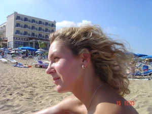 02-topless-babe-on-the-sand-beach