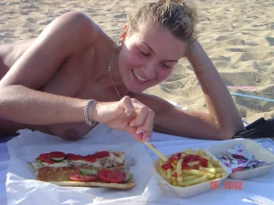 03-topless-babe-on-the-sand-beach