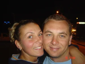 09-topless-babe-on-the-sand-beach