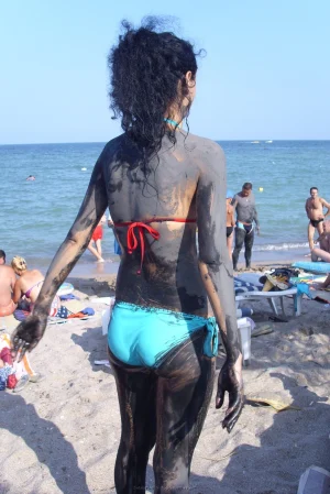 21-topless-babe-on-the-sand-beach