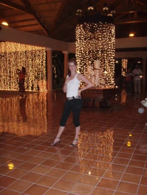 73-topless-chick-on-the-beach-shows-herself