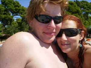 01-topless-gfs-show-themselves