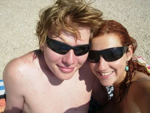 02-topless-gfs-show-themselves