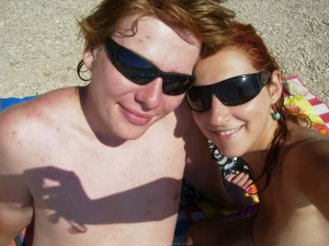 03-topless-gfs-show-themselves