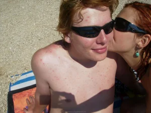 04-topless-gfs-show-themselves