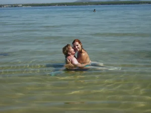 08-topless-gfs-show-themselves