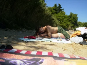 11-topless-gfs-show-themselves