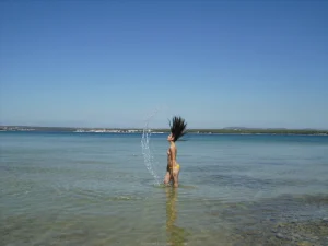 25-topless-gfs-show-themselves