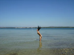 26-topless-gfs-show-themselves