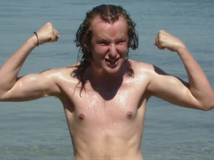 30-topless-gfs-show-themselves