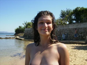 31-topless-gfs-show-themselves