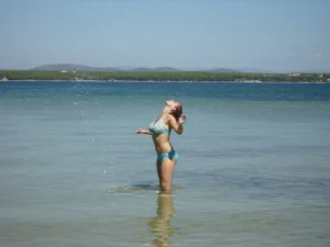 32-topless-gfs-show-themselves