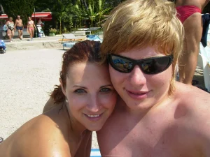 40-topless-gfs-show-themselves