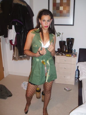 Babe shows her perfect body