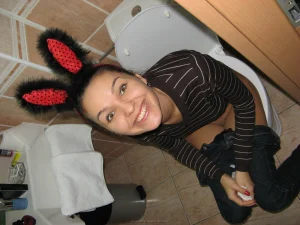 Bunny sows her pussy