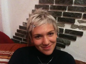 Exciting babe shows her pussy