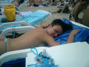 Gfs rest on the beach topless